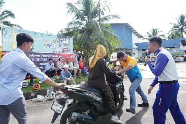 Astra Motor Kalbar gelar safety riding di PT United Traktor. Foto: Dok. Astra Motor Kalbar