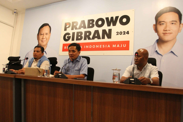 Wakil Ketua TKN Prabowo-Gibran, Habiburokhman dalam konferensi pers di Media Center TKN Prabowo-Gibran, Jakarta, Jumat (26/1/2024). Foto: Dok. Istimewa