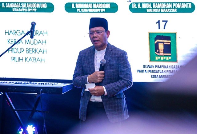 Plt Ketua Umum Partai Persatuan Pembangunan (PPP) Muhamad Mardiono memberikan sambutan dalam kegiatan malam bersama Wali Kota Makassar Mohammad Ramdhan Pomanto, di kediaman wali kota, Makassar, Jumat (26/1/2024) malam. Foto: Dok. Istimewa