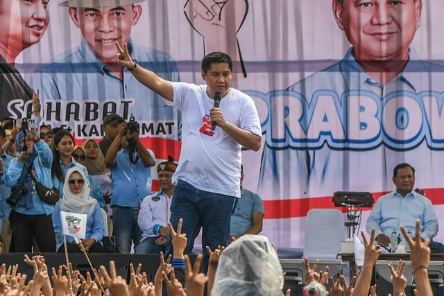 Eks politikus PDI-P Maruarar Sirait memberikan sambutan saat hadir pada acara Deklrasi dan Kampanye Akbar Pemenangan Prabowo-Gibran di Lapangan Rawalele, Subang, Jawa Barat, Sabtu (27/1/2024). Foto: Galih Pradipta/ANTARA FOTO