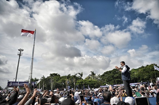 Calon Presiden nomor urut 1 Anies Baswedan menghadiri  kampanye akbar Partai Nasdem di Lapangan Tegallega, Bandung, Jawa Barat, Minggu (28/1/2024). Foto: Dok. Istimewa