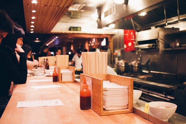 Fukuro Dining & Sake Bar. Foto hanya ilustrasi, bukan yang sebenarnya. Sumber: Pexels/Josh Kobayashi