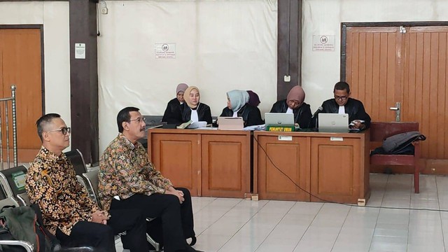 Saksi yang dihadirkan JPU dalam persidangan kasus dugaan korupsi akuisisi saham PT SBS di Pengadilan Tipikor Palembang. (ist)