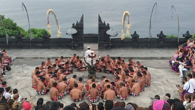 Ilustrasi kelemahan dari keberagaman budaya di Indonesia yang harus diwaspadai. Sumber foto: Unplash