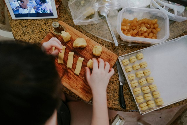  Ilustrasi Makanan Imlek Wajib, Foto Unsplash/Melanie Lim