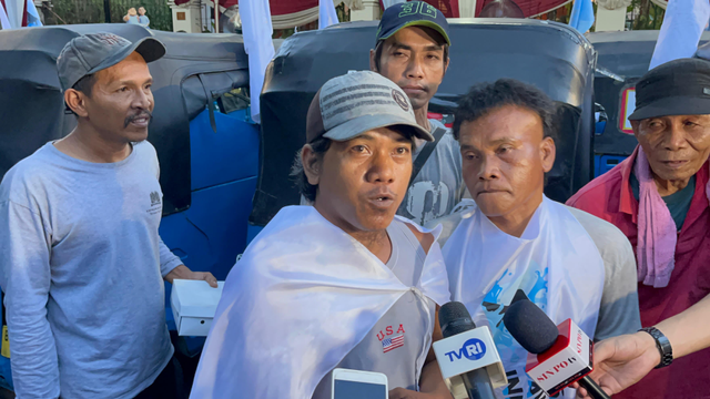 Rombongan pengemudi bajaj deklarasi dukungan untuk Prabowo-Gibran di kediaman Prabowo di Kebayoran Baru, Jakarta Selatan, Minggu (28/1/2024). Foto: Dok. Istimewa