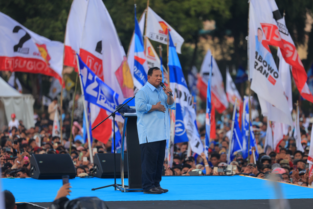 Capres nomor urut 02, Prabowo Subianto dalam acara Kirab Kebangsaan Prabowo-Gibran di Simpang Lima, Semarang, Jawa Tengah, Minggu (28/1). Foto: Dok. Istimewa