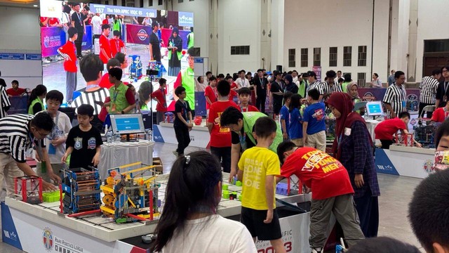 Kejuaraan Robotika VEX Asia-Pasifik 2023 di Jogja Expo Center diikuti 1.500-an pelajar dari China dan beberapa negara lain. Foto: Arif UT/Pandangan Jogja