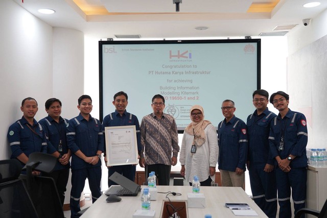 PT Hutama Karya Infrastruktur (HKI) resmi memperoleh sertifikat ISO BIM 19650 1&2: 2018 Kitemark dari PT British Standards Institute (BSI Group Indonesia) dalam bidang penerapan Building Information Modelling (BIM). Foto: PT Hutama Karya Infrastruktur (HKI)