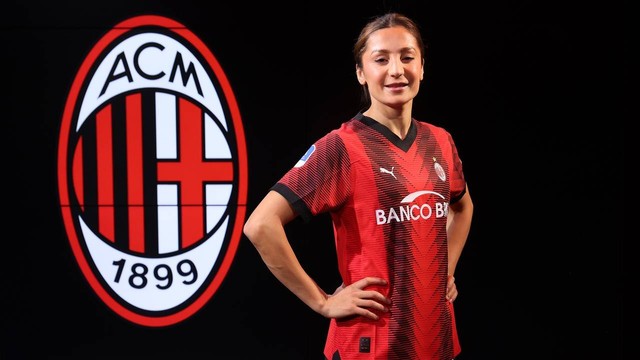 Nadia Nadim, pemain Timnas Wanita Denmark yang baru saja diboyong AC Milan. Foto: AC Milan
