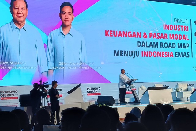 Capres nomor urut 02, Prabowo Subianto berpidato dalam acara diskusi 'Industri Keuangan dan Pasar Modal dalam Roadmap Menuju Indonesia Emas' di Grand Ballroom Ritz Carlton Ballroom Pacific Place, Jakarta, Senin (29/1/2024). Foto: Fadhil Pramudya/kumparan