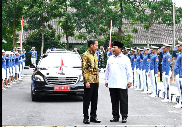Menhan Prabowo Subianto mendampingi Presiden Jokowi meresmikan Graha Utama Akademi Militer di Magelang, 29 Januari 2024. Foto: Dok. kemhanri