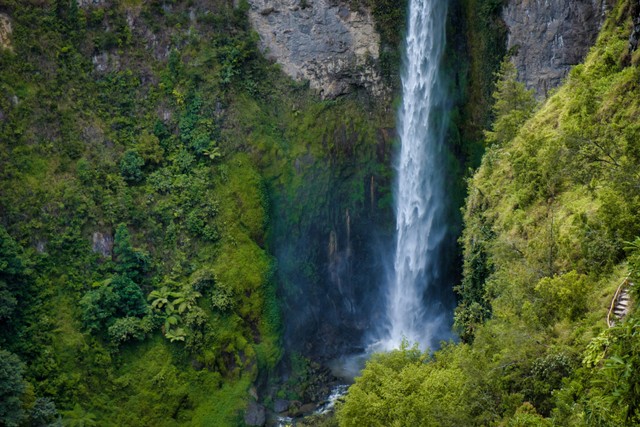 Curug Pasir Reungit, foto hanya ilustrasi, bukan tempat sebenarnya: Unsplash/Levi T.