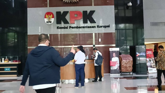 Ketua Dewan Pertimbangan Partai Nasdem Jawa Barat (Jabar), Rajiv, memenuhi panggilan KPK sebagai saksi terkait kasus dugaan korupsi di Kementerian Pertanian (Kementan) yang menjerat mantan Mentan, Syahrul Yasin Limpo (SYL), Selasa (30/1/2024). Foto: Fadhil Pramudya/kumparan