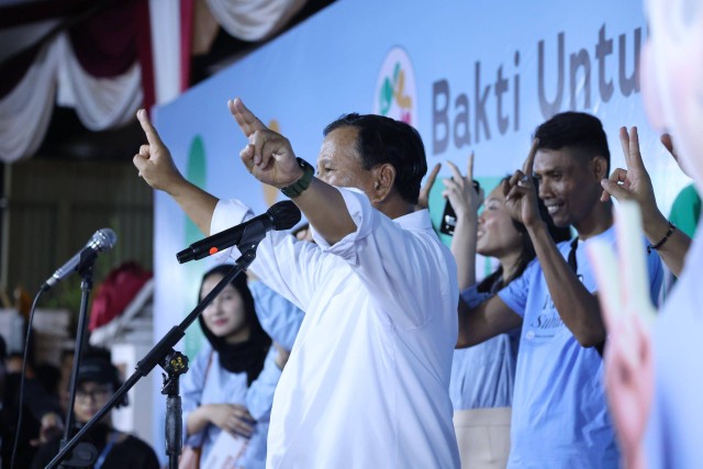 Capres 02, Prabowo Subianto menerima deklarasi dukungan dari Komunitas Bakti Untuk Rakyat di kediamannya, Jalan Kertanegara IV, Jakarta Selatan, Senin (29/1/2024). Foto: Dok. Istimewa