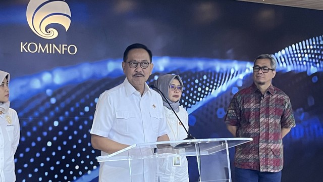 Kepala OIKN Bambang Susantono dalam konferensi pers di Kantor Kementerian Komunikasi dan Informatika (Kominfo), Jakarta, pada Selasa (30/1/2024). Foto: Widya Islamiati/kumparan