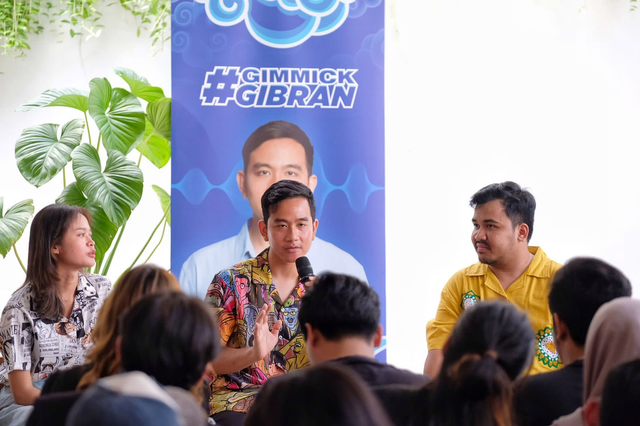 Cawapres nomor urut 2 Gibran Rakabuming Raka dalam acara Gimick Gibran di Dumo Cafe, Cirebon, Selasa (30/1/2024). Foto: Dok. Istimewa