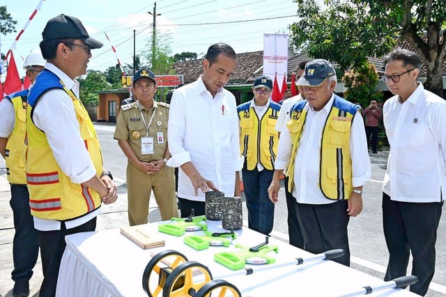 Presiden Joko Widodo resmikan 7 ruas jalan di Yogyakarta. Foto: Kris/Biro Pers Sekretariat Presiden