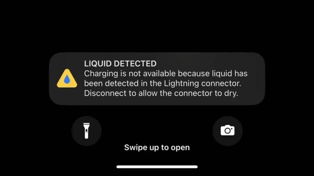Ilustrasi peringatan liquid detected di iPhone. Foto: Kumparan