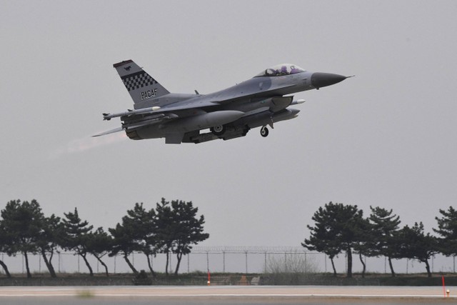 Jet tempur F-16 Angkatan Udara AS. Foto: Jung Yeon-je / AFP