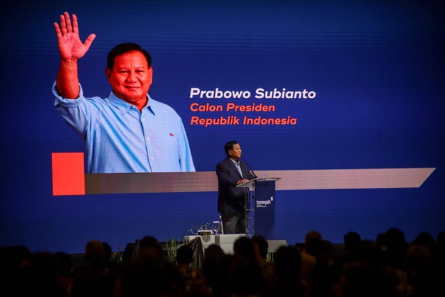 Calon Presiden nomor urut 02 Prabowo Subianto berbicara kepada hadirin acara Trimegah Political dan Economic Outlook 2024 di Pacific Place, Jakarta, Rabu (31/1/2024).
 Foto: Jamal Ramadhan/kumparan