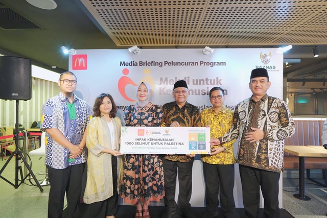 PT Rekso Nasional Food, pemegang waralaba McDonald's di Indonesia, resmi meluncurkan program bantuan bertajuk 'Mekdi untuk Kemanusiaan', pada Rabu (31/1/2024). Foto: McD Indonesia