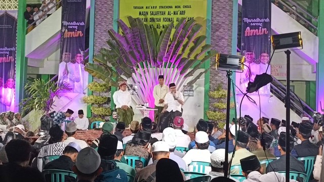 Cawapres nomor urut 1, Muhaimin Iskandar alias Cak Imin, hadiri acara Kampanye Dialogis bersama Santri Ponpes Syaichona Kholil, Bangkalan, Madura, Jawa Timur, Rabu (31/1) malam. Foto: Fadlan Nuril Fahmi/kumparan