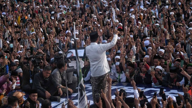 Capres-cawapres 01 Anies Baswedan-Muhaimin Iskandar atau AMIN menghadiri kampanye akbar di Lapangan Garuda, Palengaan, Pamekasan, Madura, Rabu (31/1). Foto: Dok. Istimewa