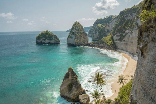 Ilustrasi Diamond Beach Nusa Penida. Sumber: unsplash.com/ Alfiano Sutianto