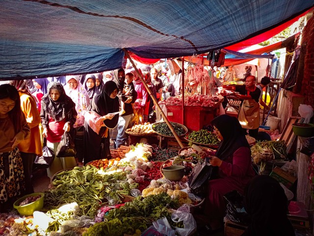 Ilustrasi pasar tradisional di Indonesia. Foto: Rakha aim/Shutterstock