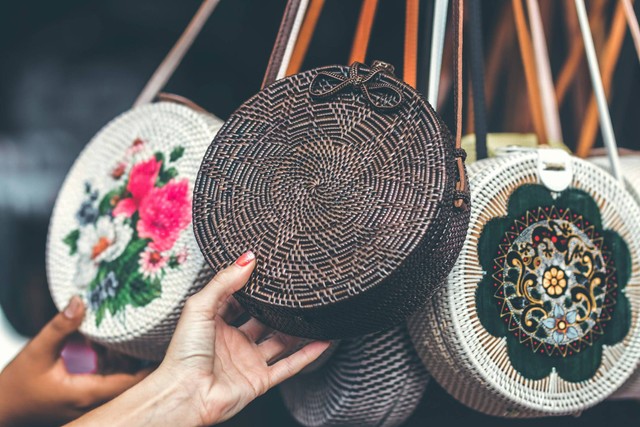 Sadean Concept Store Jogja. Foto hanya ilustrasi, bukan gambar sebenarnya. Sumber: Unsplash/ Artem Beliaikin.
