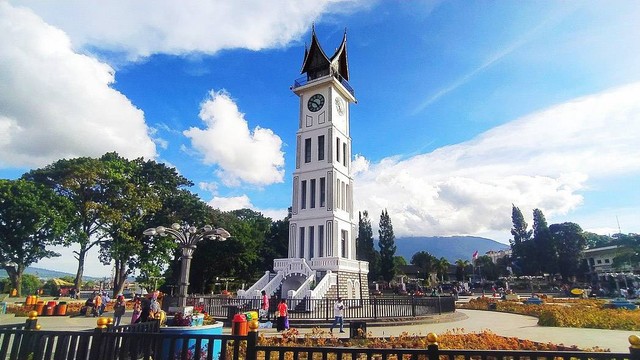 Jam Gadang di Bukit Tinggi | Foto: Arjeepers/pixabay.com