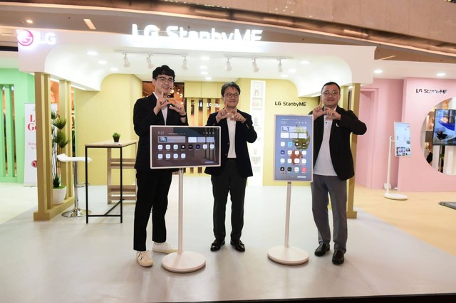 LG StanbyME terasa benar dirancang sebagai solusi hiburan cerdas yang lengkap. Foto: Dok. LG Electronics Indonesia