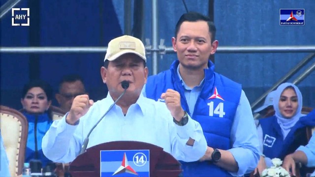 Capres 02 Prabowo Subianto memberikan pidato pada Kampanye Akbar Partai Demokrat "Demokrat Menang, Prabowo Presiden" di Stadion Gajayana Malang, Jatim, Kamis (1/2/2024). Foto: Youtube/Partai Demokrat