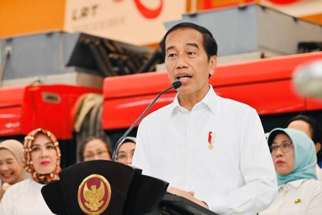 Presiden Jokowi saat meresmikan LRT Jabodebek di Stasiun LRT Cawang, Jakarta, Senin (28/8/2023). Foto: Laily Rachev/Biro Pers Sekretariat Presiden