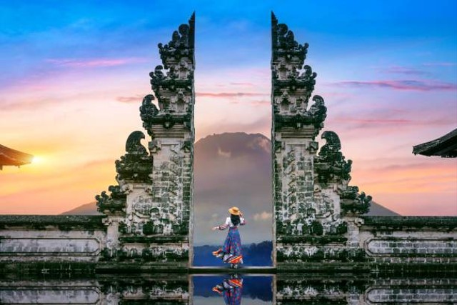 Ilustrasi Bagaimana Pengaruh Budaya Hindu Budha Terhadap Seni Bangunan Di Indonesia, Foto: Unsplash/tawatchaiprakobkit.