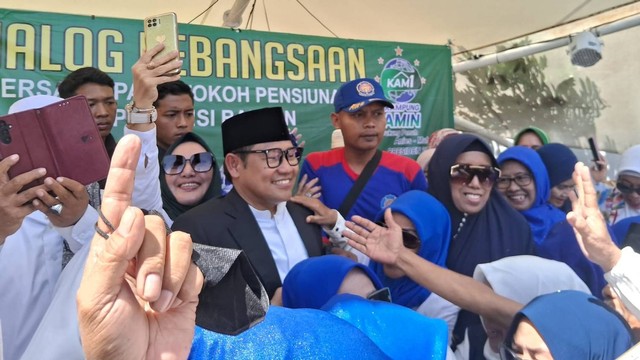 Cawapres 01 Muhaimin Iskandar hadiri acara dialog "Titip Gus" bersama puluhan pensiunan ASN dan kader PKB Banten di Pokel Garden, Kota Serang, Banten, Jumat (2/2/2024). Foto: kumparan