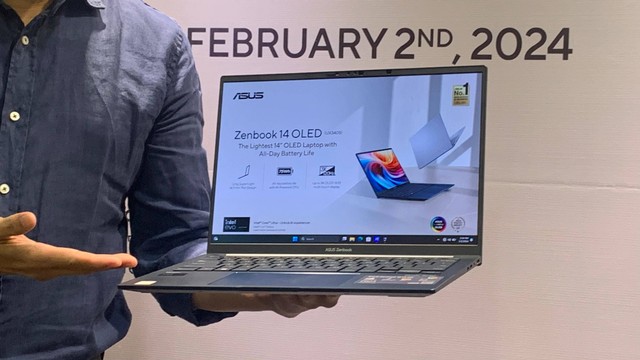 ASUS Zenbook 14 OLED (UX3405). Foto: Habib Allbi Ferdian/kumparan