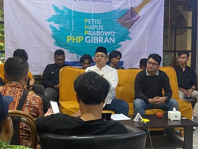 Alumni Perguruan Muhammadiyah (APM) sampaikan pernyataan Petisi Hapus Prabowo Gibran. Foto: Dok. Istimewa