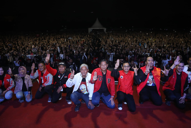 Puluhan ribu warga memadati konser Pesta Rakyat Ganjar Mahfud #29 di Stadion Rawah Badak, Jakarta Utara, Rabu (31/1/2024). Foto: Dok. Istimewa