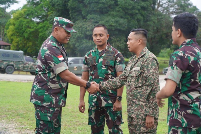 Kedatangan Dankolakops ke Pos Gabungan TNI - Malaysia pada Jumat, 2 Februari 2024. Foto: Dok. Kodam XII Tpr. 