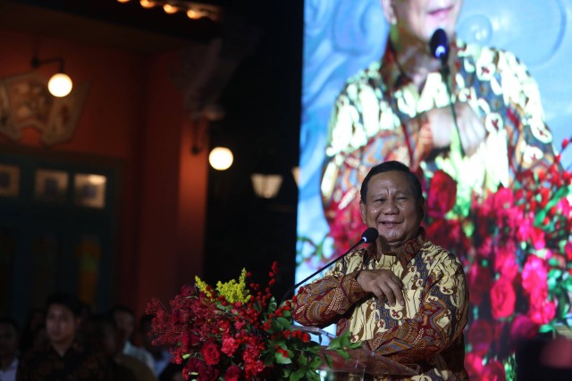 Capres 02 Prabowo Subianto memberikan sambutan di acara Kadin Indonesia Komite Tiongkok, di Jakarta, Jumat (2/2/2024). Foto: Dok. Istimewa.