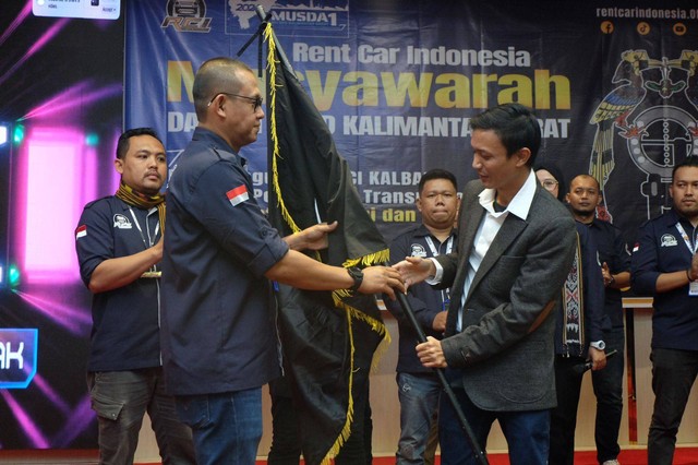 Pelantikan Ya' Wawan Sunarya sebagai Ketua DPD RCI wilayah Kalbar. Foto: Dok. DPD RCI Kalbar