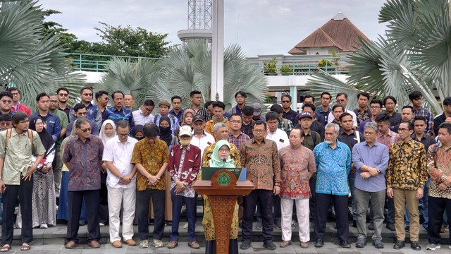 Pembacaan pernyataan sikap Dewan Guru Besar dan civitas academica Universitas Muhammadiyah Yogyakarta (UMY) pada Sabtu (3/2). Foto: Widi RH Pradana/Pandangan Jogja