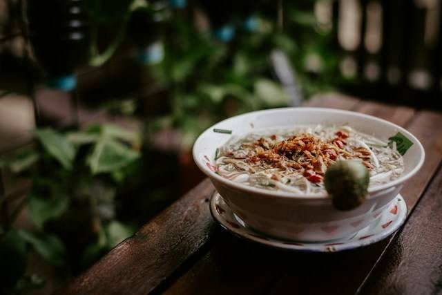 Ilustrasi Bubur Bakar Pak Soleh. Sumber: Lampos Aritonang / Unsplash