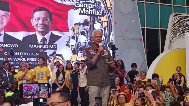 Capres nomor urut 3, Ganjar Pranowo, hadiri acara Deklarasi Alumni UI bersama Ganjar-Mahfud di Atrium One Belpark Mall, Fatmawati, Jakarta Selatan, Sabtu (3/2/2024). Foto: Fadlan Nuril Fahmi/kumparan