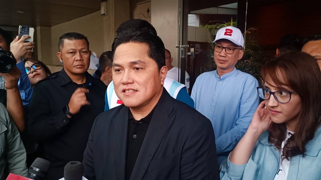 Menteri BUMN Erick Thohir dijumpai usai acara Memilih Masa Depan di Djakarta Theatre, Thamrin, Jakarta Pusat, Sabtu (3/2/2024). Foto: Thomas Bosco/kumparan