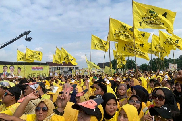 Suasana kampanye akbar Partai Golkar di Cikarang, Kabupaten Bekasi, Minggu (4/2/2024). Foto: Luthfi Humam/kumparan