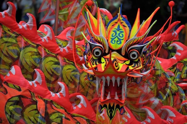 Barongsai di Bandung. Foto hanyalah ilustrasi bukan pertunjukan sebenarnya. Sumber: Unplash/Donny Haryadi