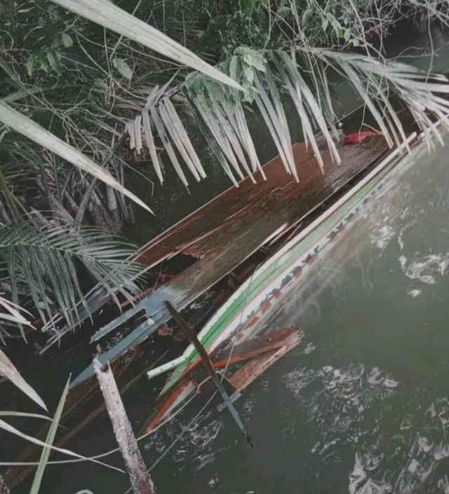 Kondisi speedboat yang pecah usai kecelakaan di banyuasin. (ist)